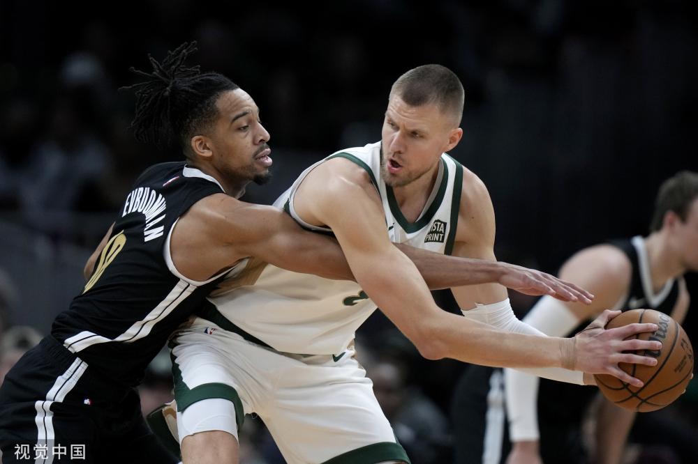 使得他在场 使得他在场